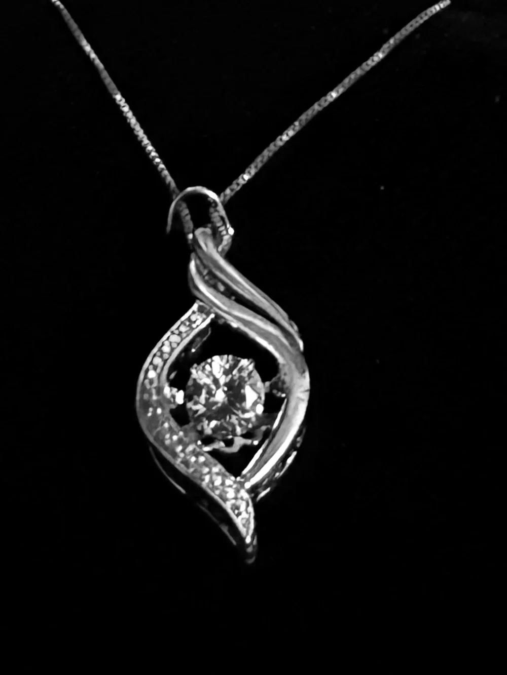 Kay Jewelers Silver Tone Pendant Necklace with Clear Stone Accents